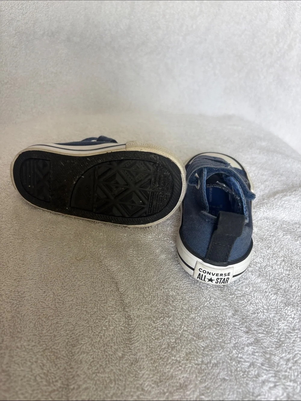 Converse Kids Blue Velcro Low Top Sneakers. Toddler size 4